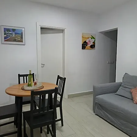 Kyomu El Pilar Apartment *
